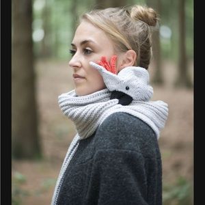 Cockatoo scarf